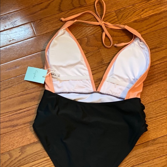 Cupshe one piece - Picture 3 of 4